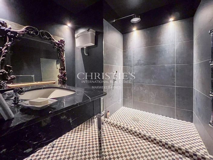 Image No.25-5 Bed House for sale