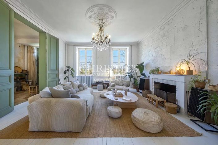 Image No.8-8 Bed House for sale