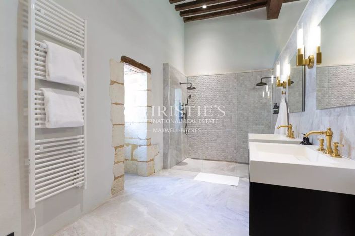 Image No.18-8 Bed House for sale