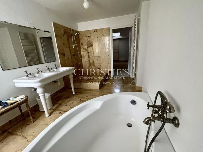 Image No.10-13 Bed House for sale