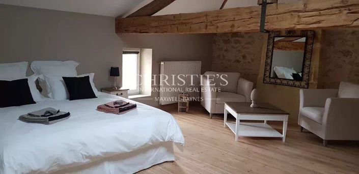 Image No.20-7 Bed House for sale