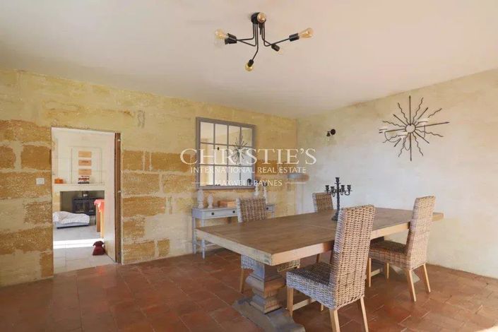 Image No.5-7 Bed House for sale