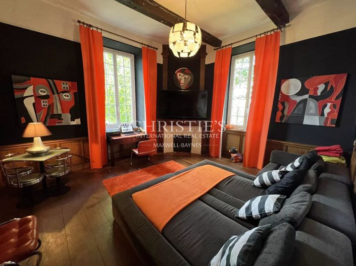 Image No.8-5 Bed House for sale