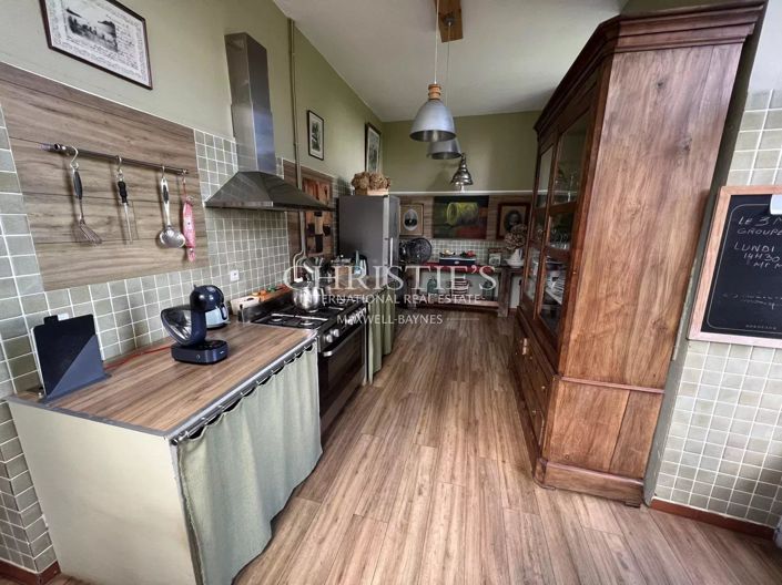 Image No.9-5 Bed House for sale