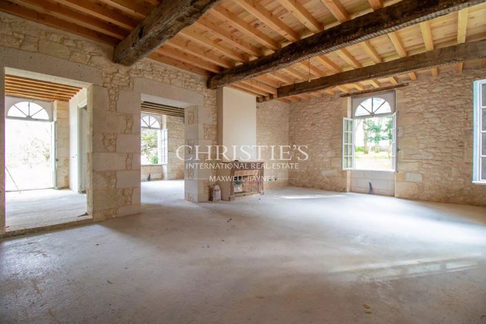 Image No.8-5 Bed House for sale