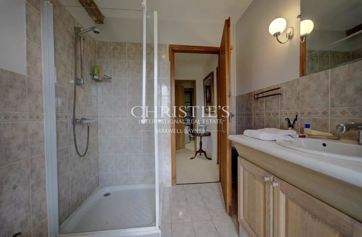 Image No.18-4 Bed House for sale