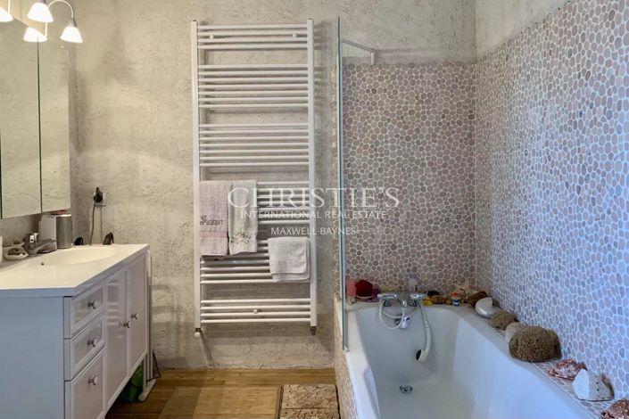 Image No.16-7 Bed House for sale