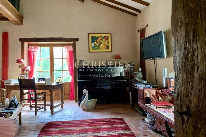 Image No.17-7 Bed House for sale