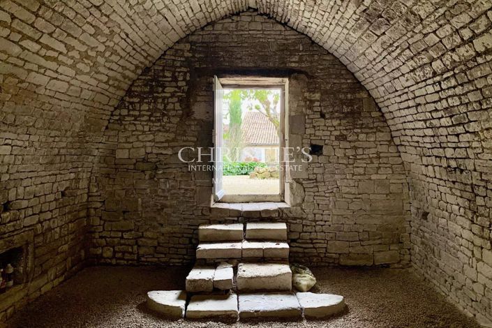 Image No.24-7 Bed House for sale