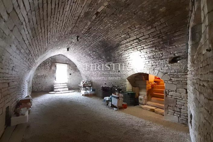 Image No.25-7 Bed House for sale