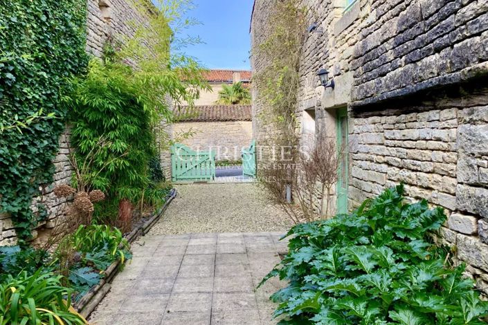 Image No.27-7 Bed House for sale