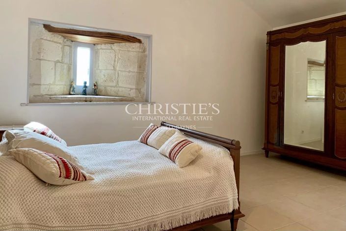 Image No.28-7 Bed House for sale