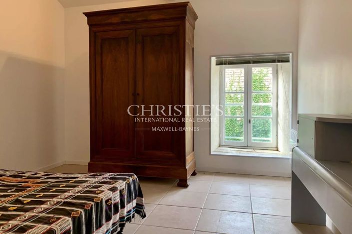 Image No.30-7 Bed House for sale