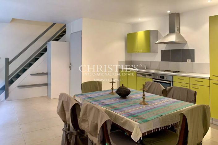 Image No.32-7 Bed House for sale