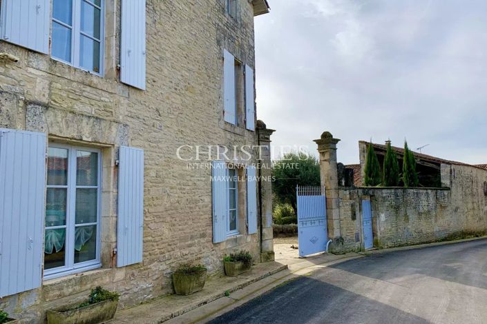 Image No.38-7 Bed House for sale