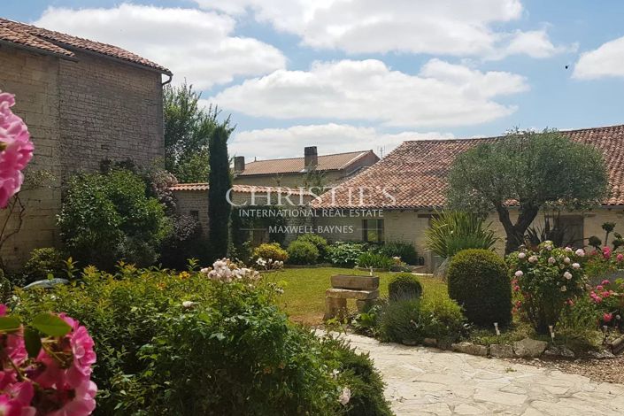 Image No.7-7 Bed House for sale