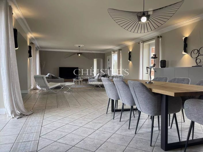 Image No.24-6 Bed House for sale