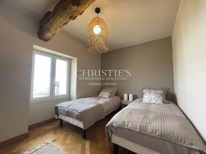 Image No.30-6 Bed House for sale