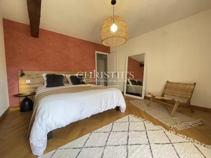 Image No.32-6 Bed House for sale