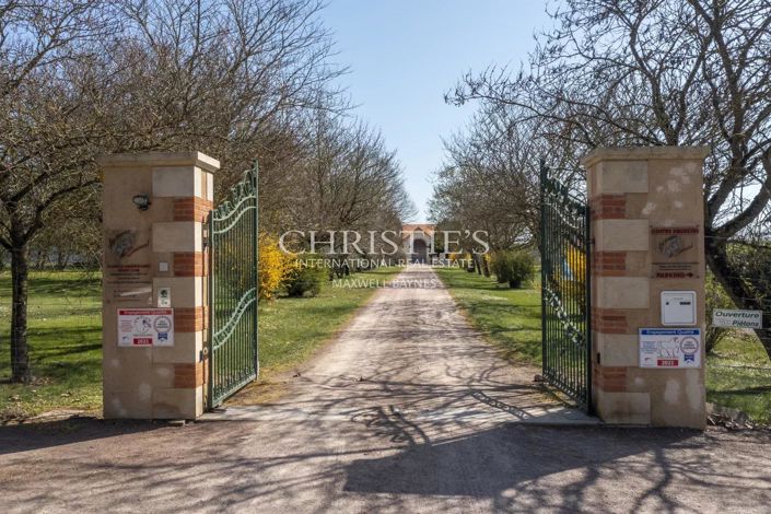 Image No.7-6 Bed House for sale