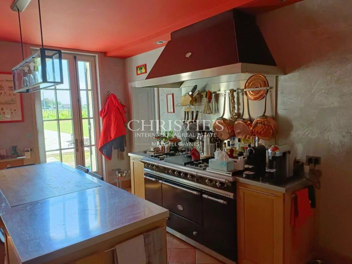 Image No.5-5 Bed House for sale