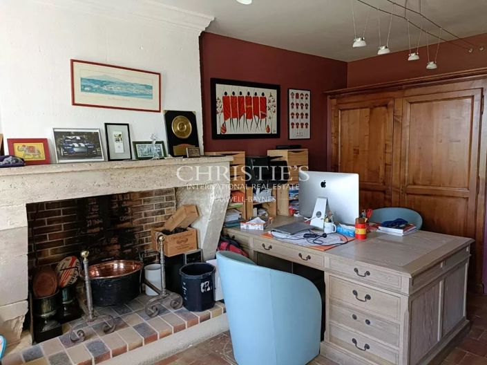 Image No.7-5 Bed House for sale