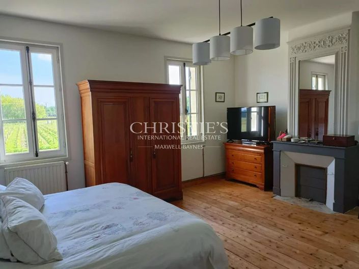 Image No.8-5 Bed House for sale