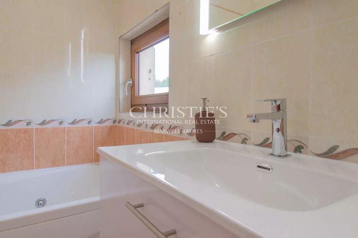 Image No.13-3 Bed House for sale