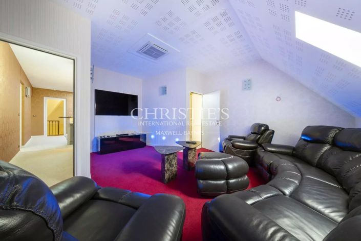 Image No.24-11 Bed House for sale