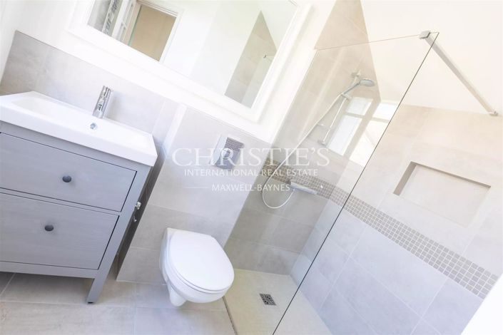 Image No.11-7 Bed House for sale