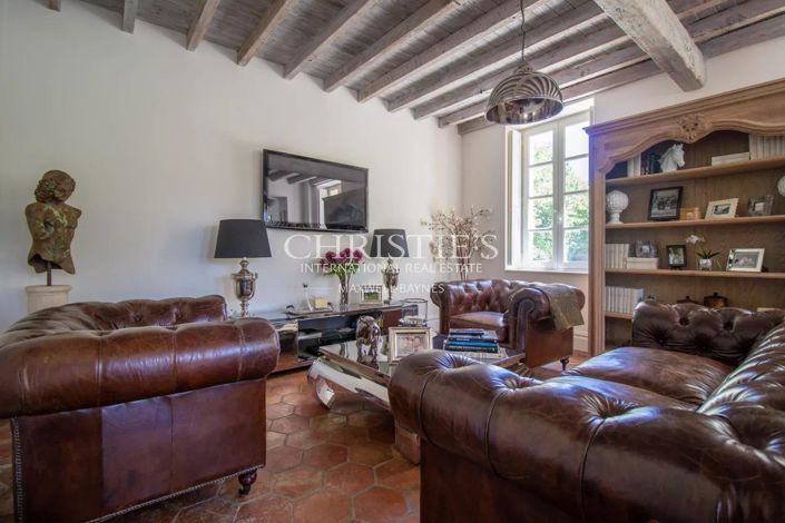 Image No.18-5 Bed House for sale