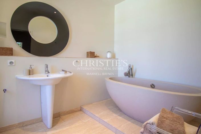 Image No.24-5 Bed House for sale