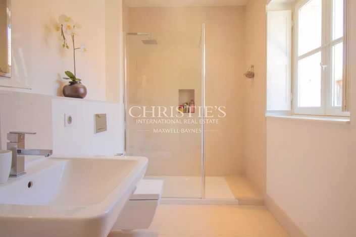 Image No.28-5 Bed House for sale