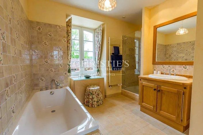 Image No.18-4 Bed House for sale