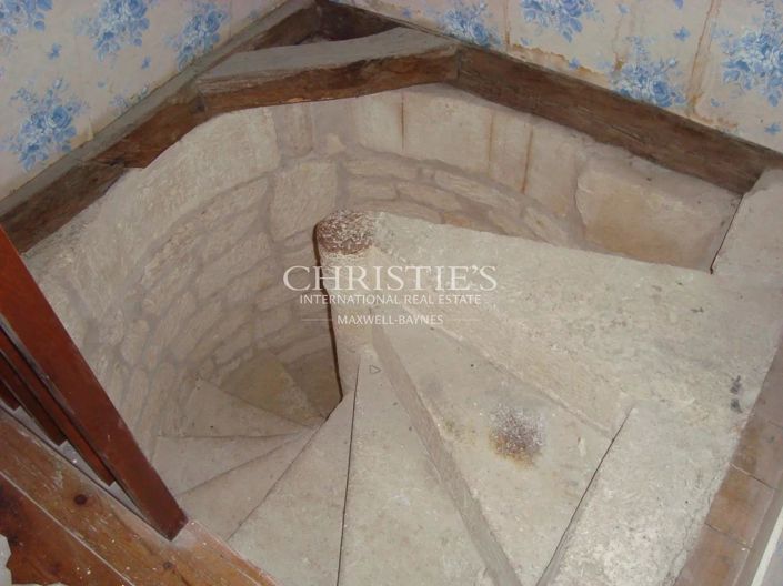 Image No.20-10 Bed House for sale