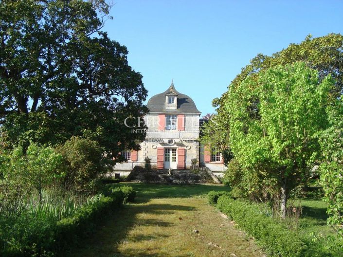 Image No.6-10 Bed House for sale