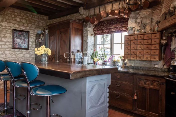 Image No.10-6 Bed House for sale