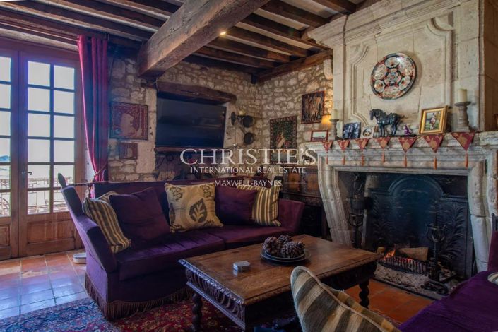 Image No.9-6 Bed House for sale