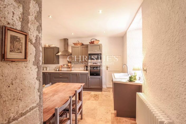 Image No.10-7 Bed House for sale