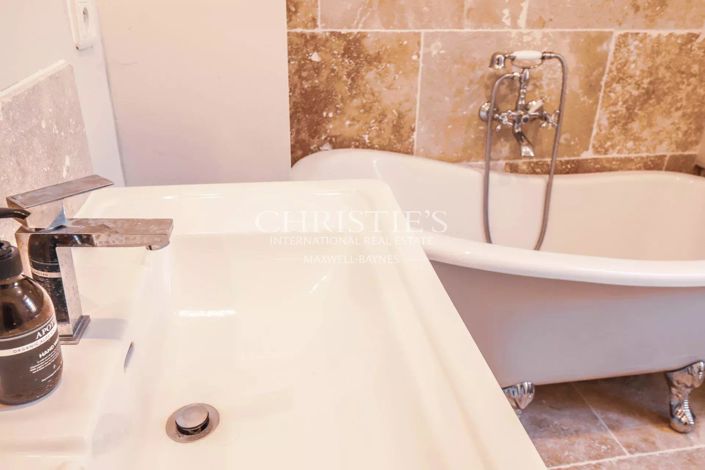 Image No.17-7 Bed House for sale