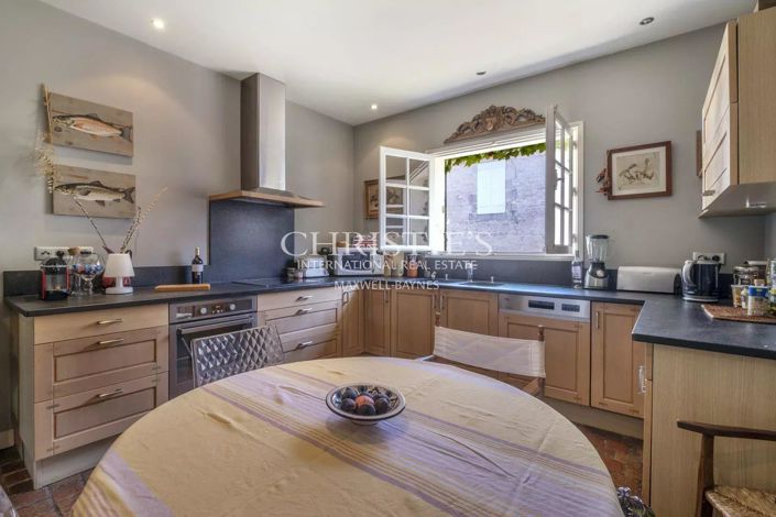 Image No.11-5 Bed House for sale