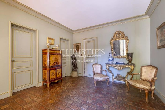 Image No.17-5 Bed House for sale