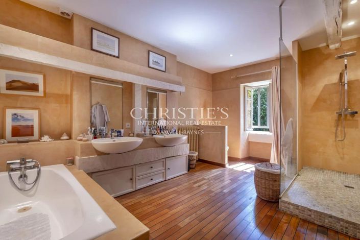 Image No.24-5 Bed House for sale