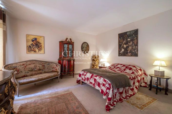 Image No.26-5 Bed House for sale