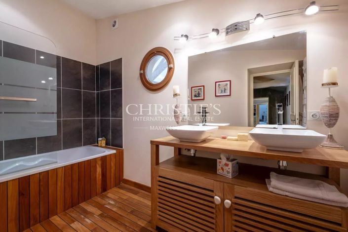 Image No.29-5 Bed House for sale