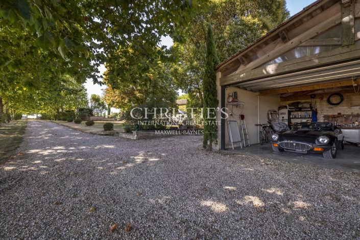 Image No.8-5 Bed House for sale