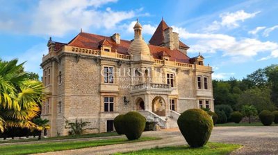 9 Bed House for sale