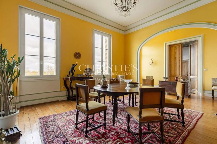 Image No.8-5 Bed House for sale