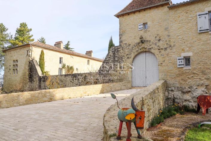 Image No.10-6 Bed House for sale