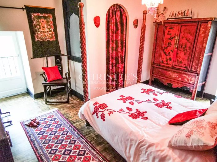 Image No.20-6 Bed House for sale